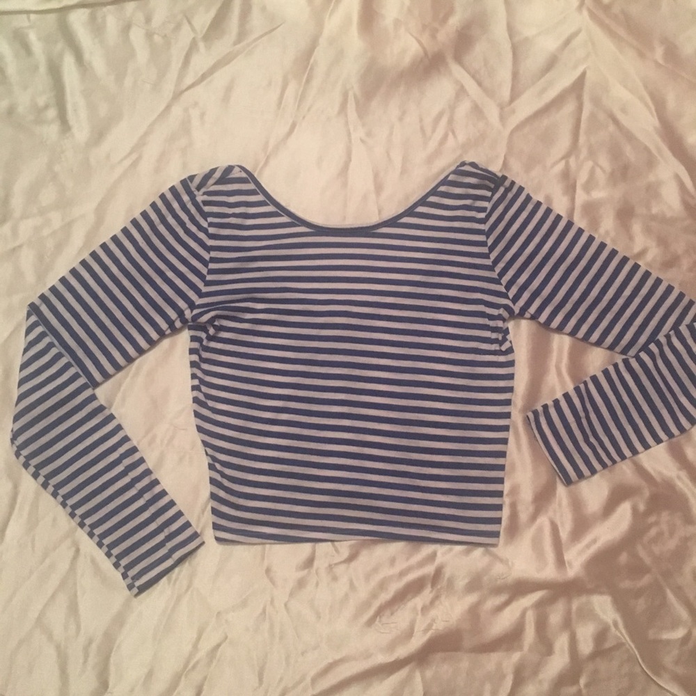 cropped long sleeve - Picture 1 of 3